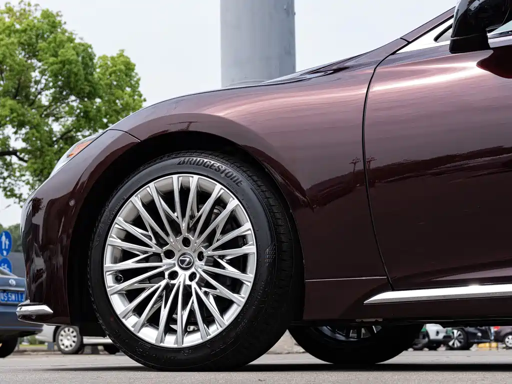 Lexus LS — миниатюра 8