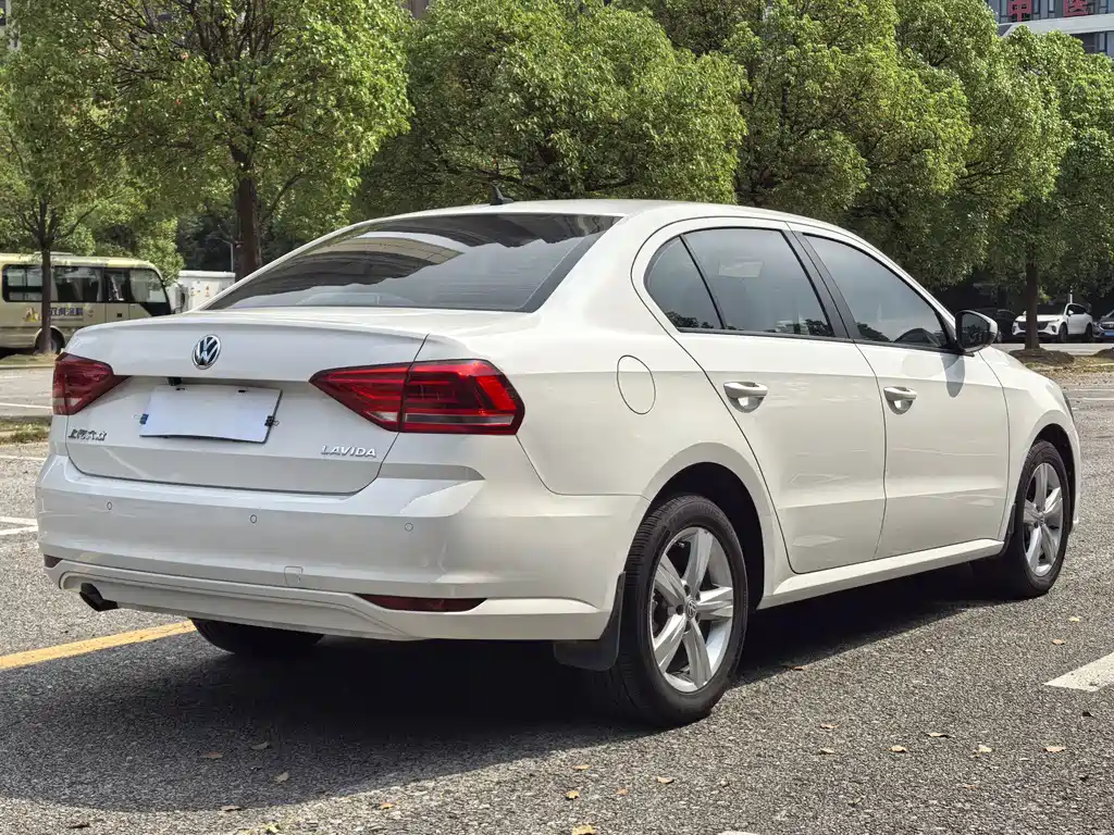 Volkswagen Lavida — миниатюра 3