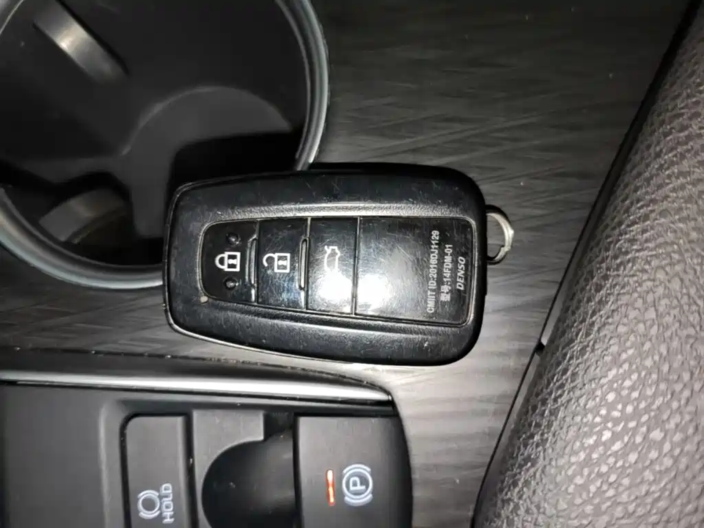 Toyota Camry — миниатюра 9