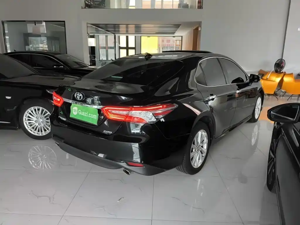 Toyota Camry — миниатюра 7