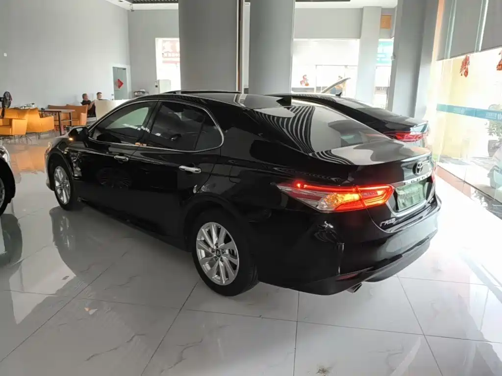 Toyota Camry — миниатюра 5