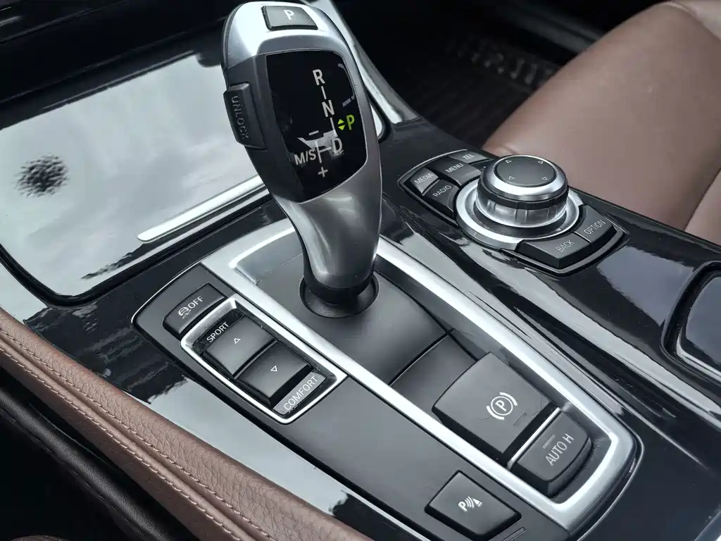 BMW 5 Series — миниатюра 25