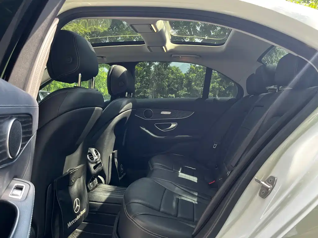Mercedes-Benz C-Class — миниатюра 6