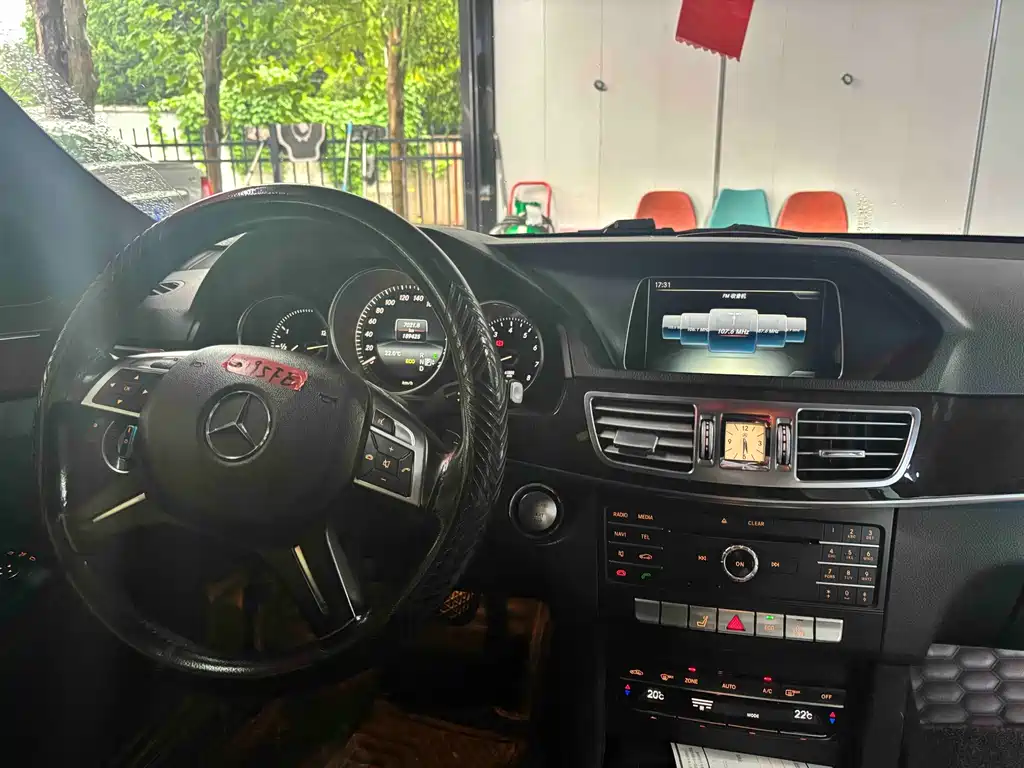 Mercedes-Benz E-Class — миниатюра 5