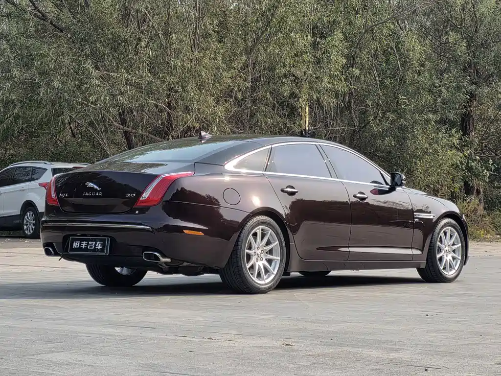 Jaguar XJ — миниатюра 5