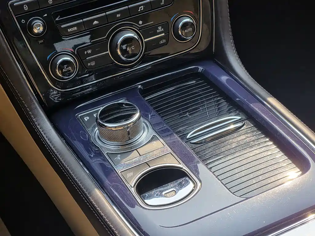 Jaguar XJ — миниатюра 13