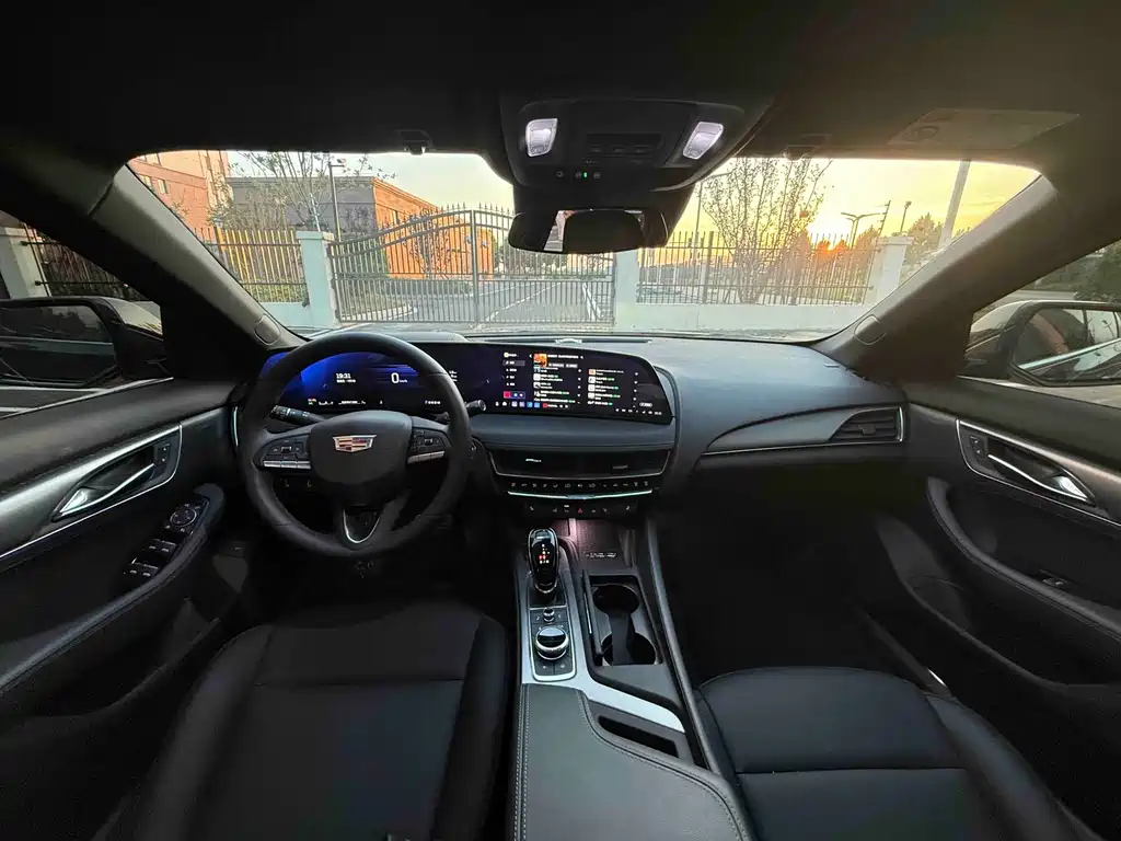Cadillac CT5 — миниатюра 5