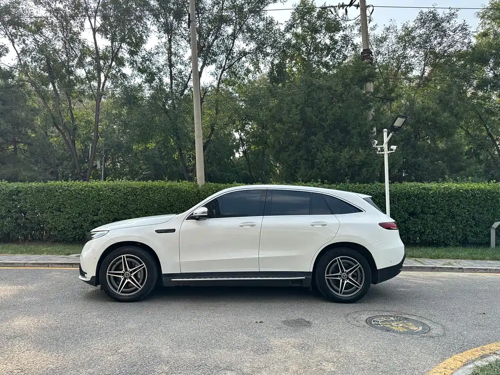 Mercedes-Benz EQC — миниатюра 5
