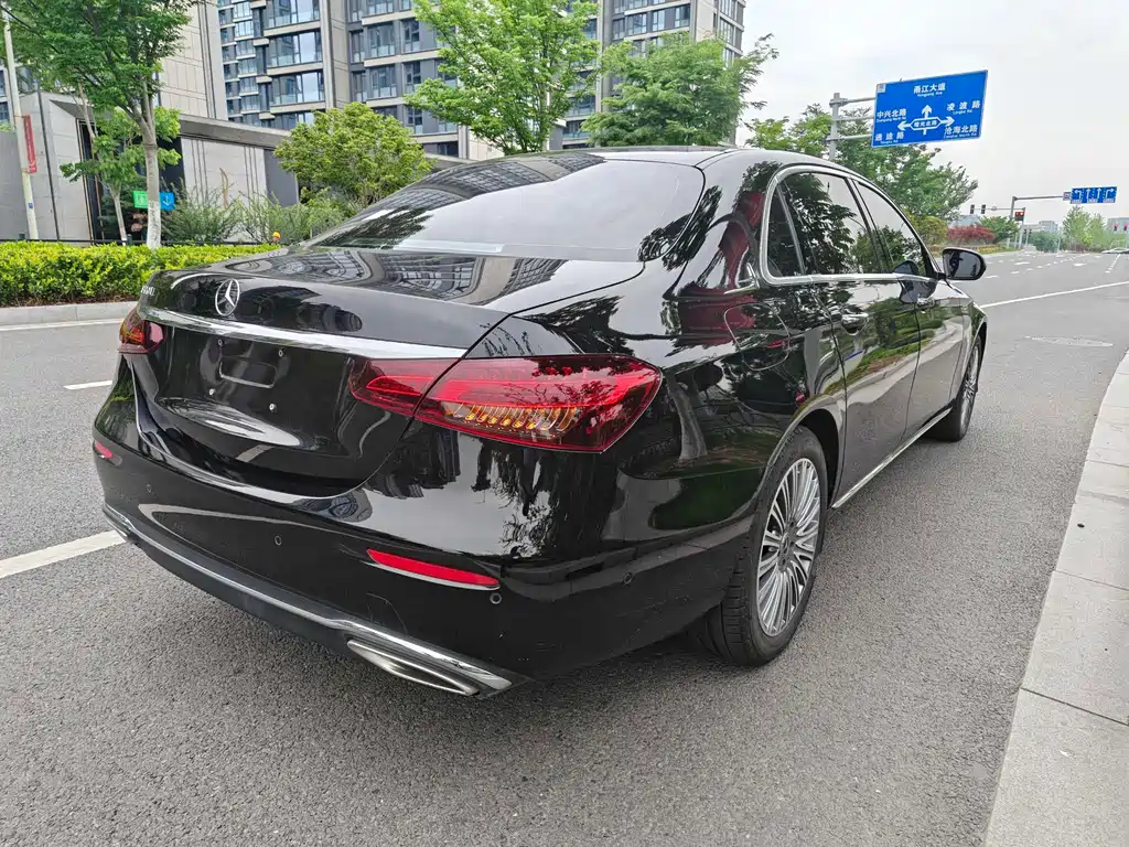 MERCEDES-BENZ E CLASS