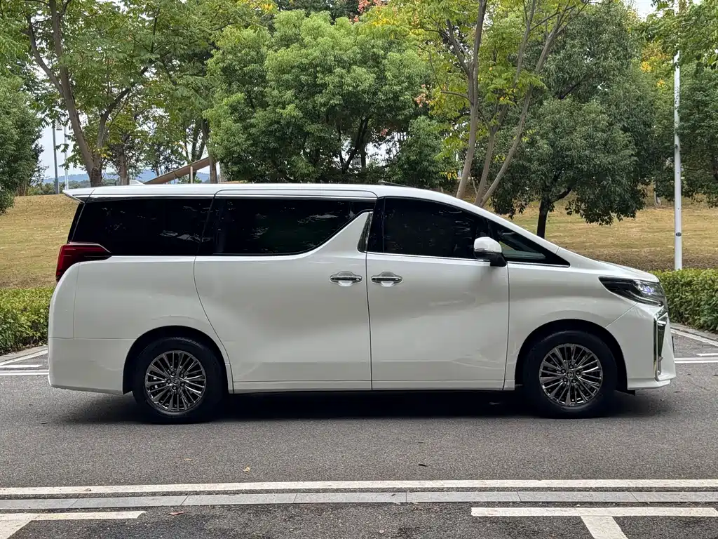 Toyota Vellfire — миниатюра 7