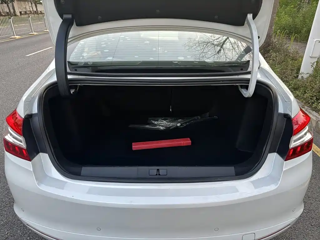 Peugeot 408 — миниатюра 18