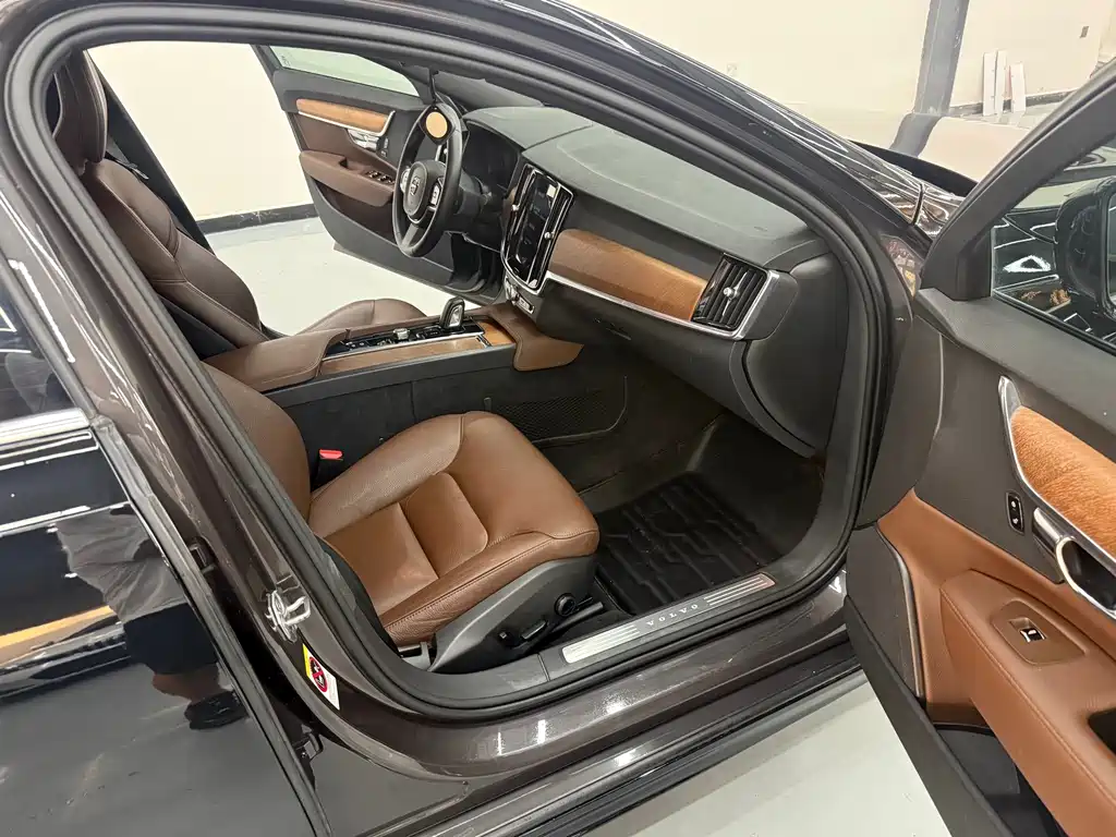 Volvo S90 — миниатюра 17