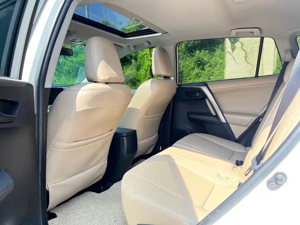 Toyota RAV4 — миниатюра 10