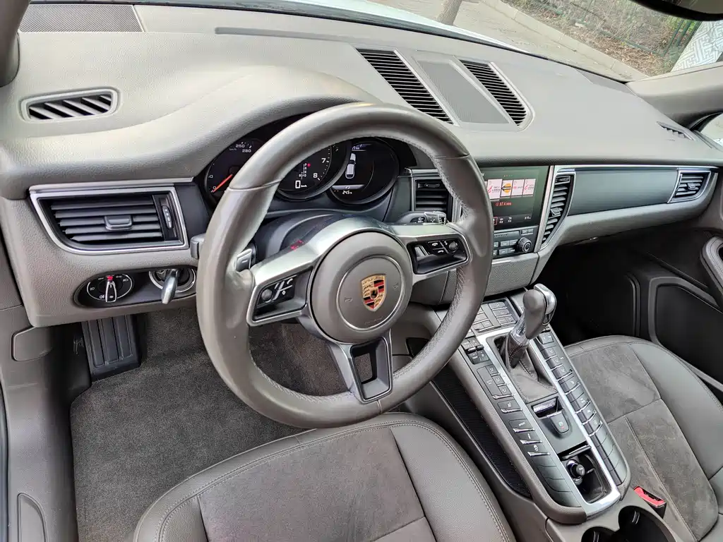 Porsche Macan — миниатюра 6