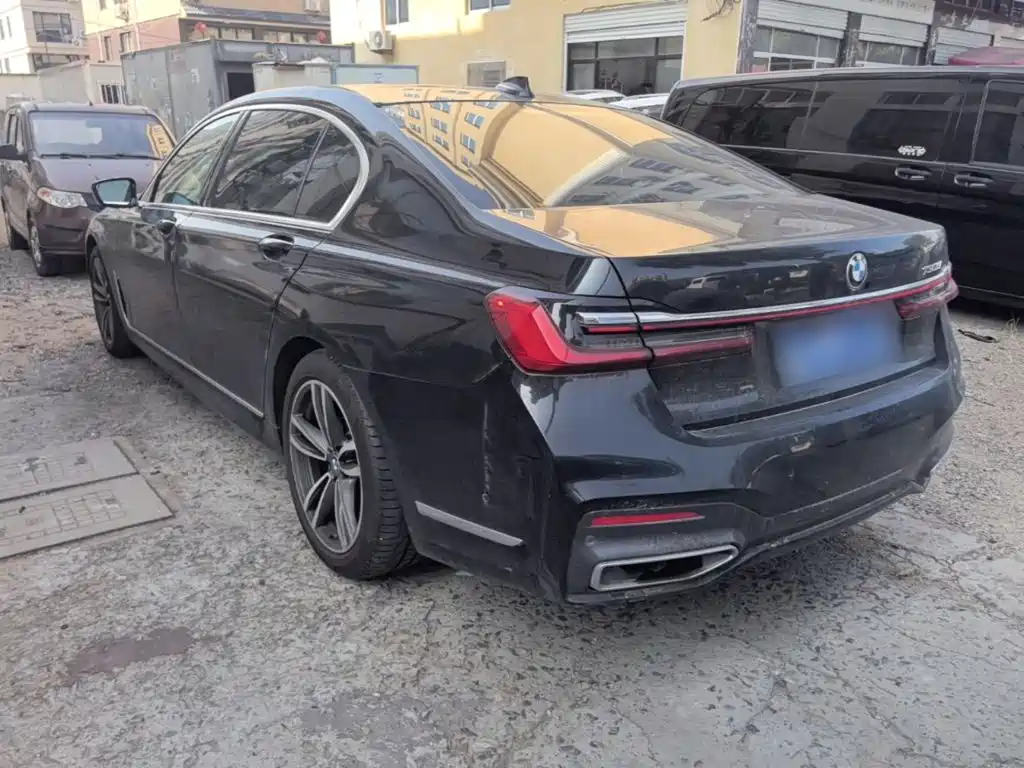 BMW 7 Series — миниатюра 5