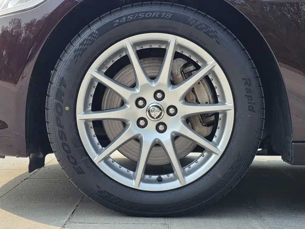 Jaguar XJ — миниатюра 15
