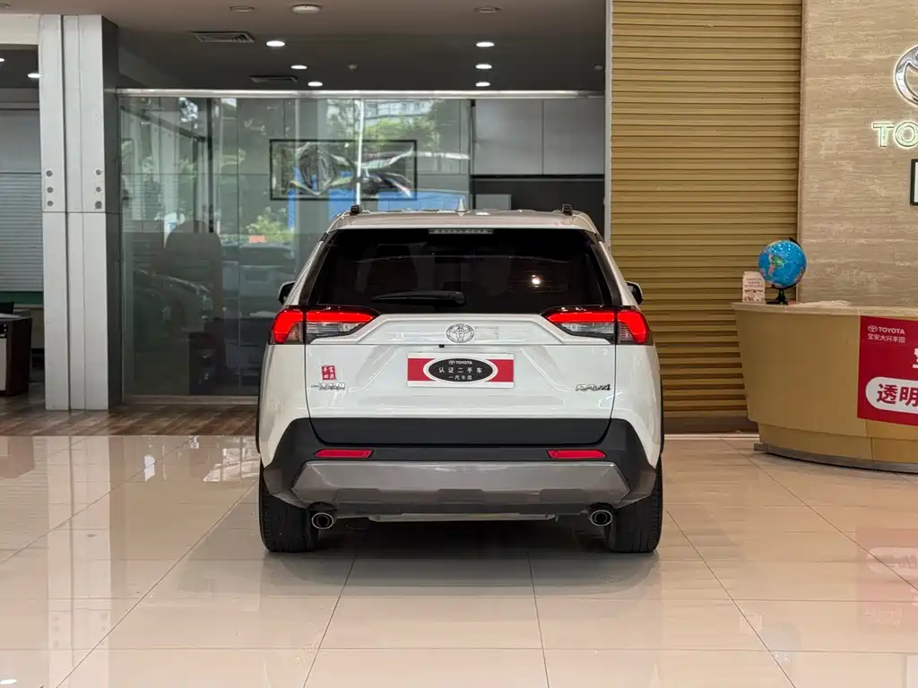 Toyota RAV4 — миниатюра 4