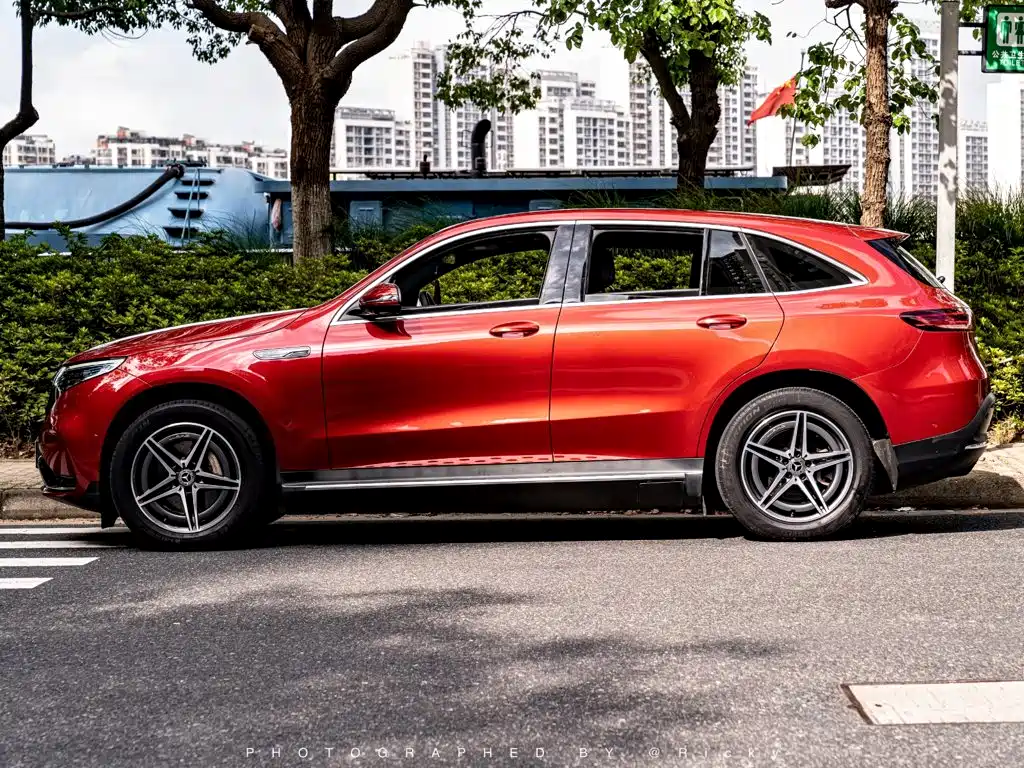 Mercedes-Benz EQC — миниатюра 2
