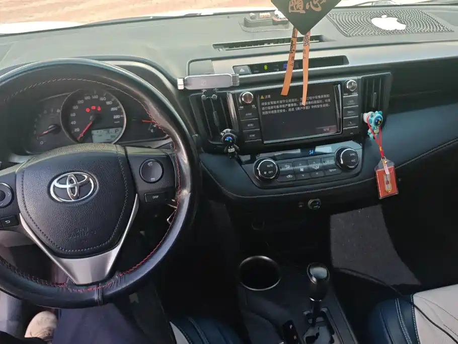 Toyota RAV4 — миниатюра 12