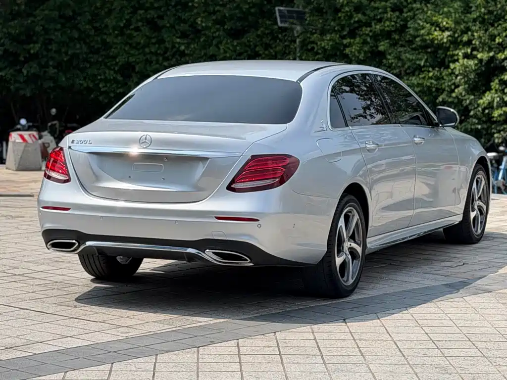 Mercedes-Benz E-Class — миниатюра 17