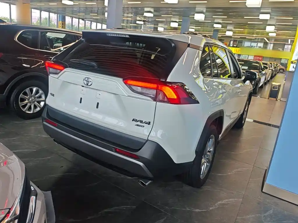 Toyota RAV4 — миниатюра 7