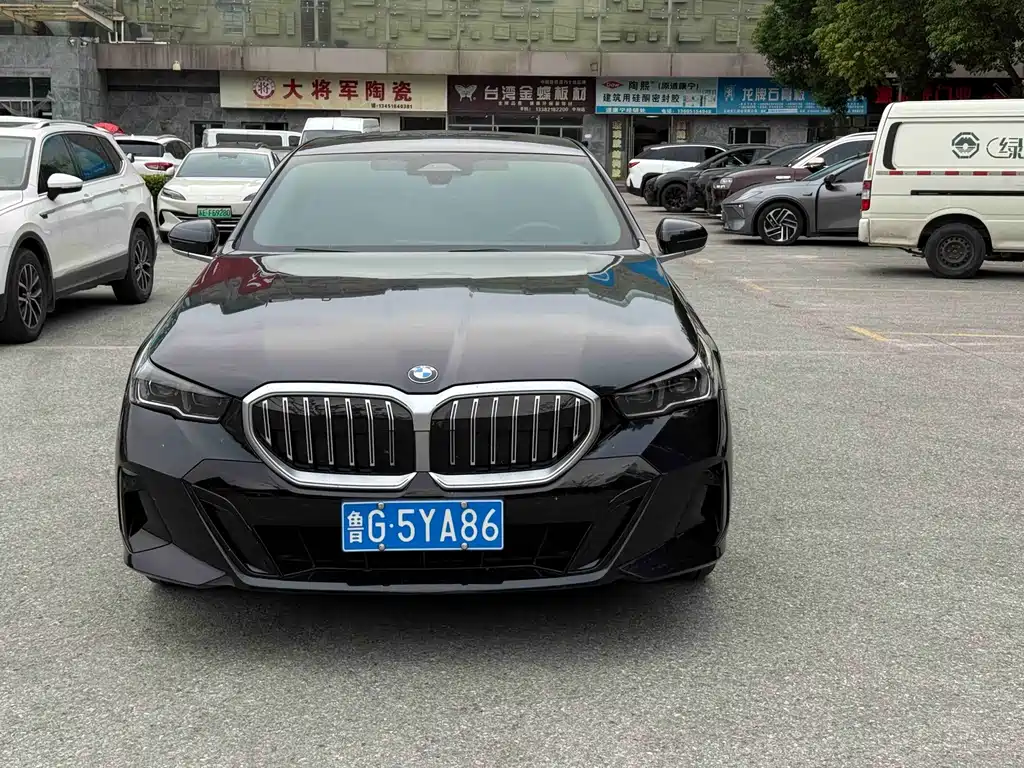BMW 5 Series — миниатюра 2
