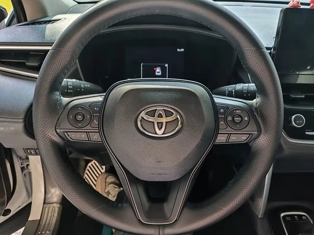 Toyota Corolla Cross — миниатюра 10