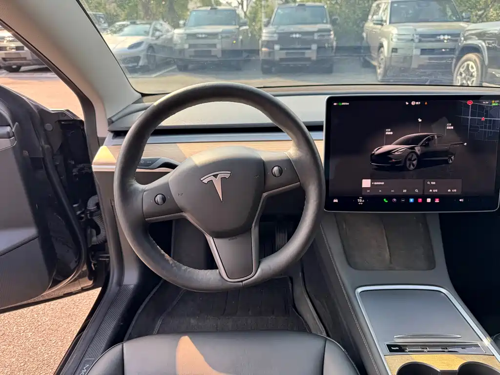 Tesla Model 3 — миниатюра 8