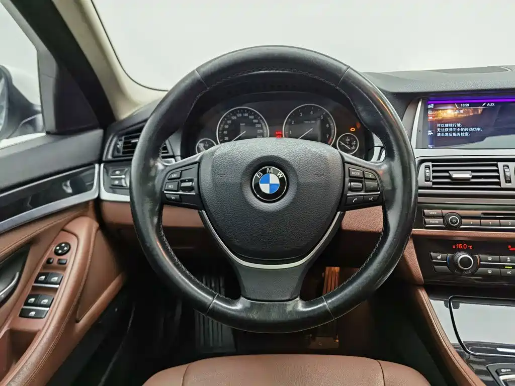 BMW 5 Series — миниатюра 11