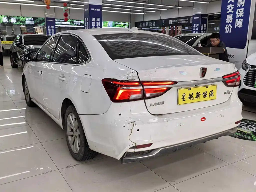 Roewe i6 New Energy — миниатюра 7