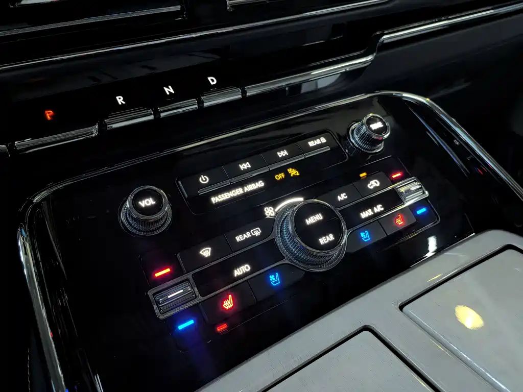 LINCOLN NAVIGATOR ONE