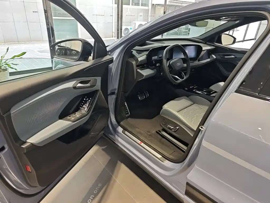 Audi Q6L e-tron — миниатюра 16