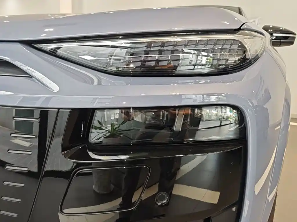 Audi Q6L e-tron — миниатюра 24