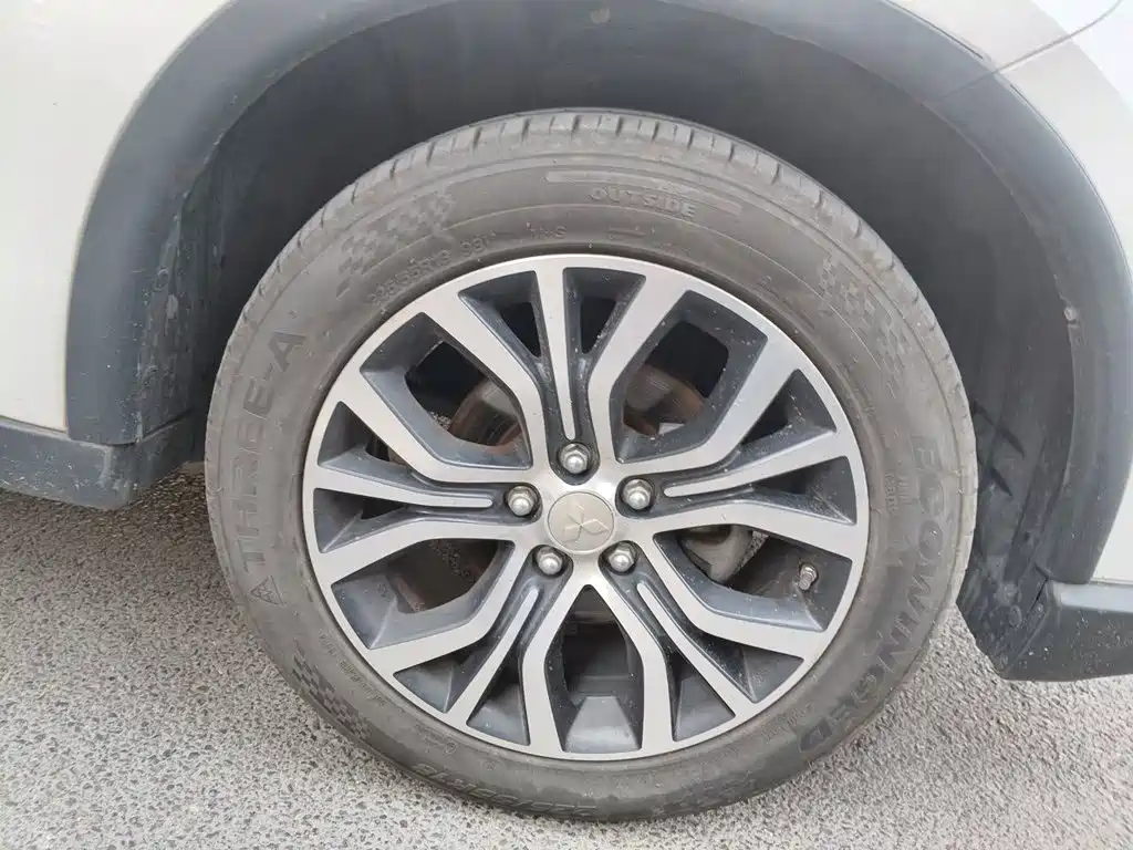 Mitsubishi Outlander — миниатюра 8