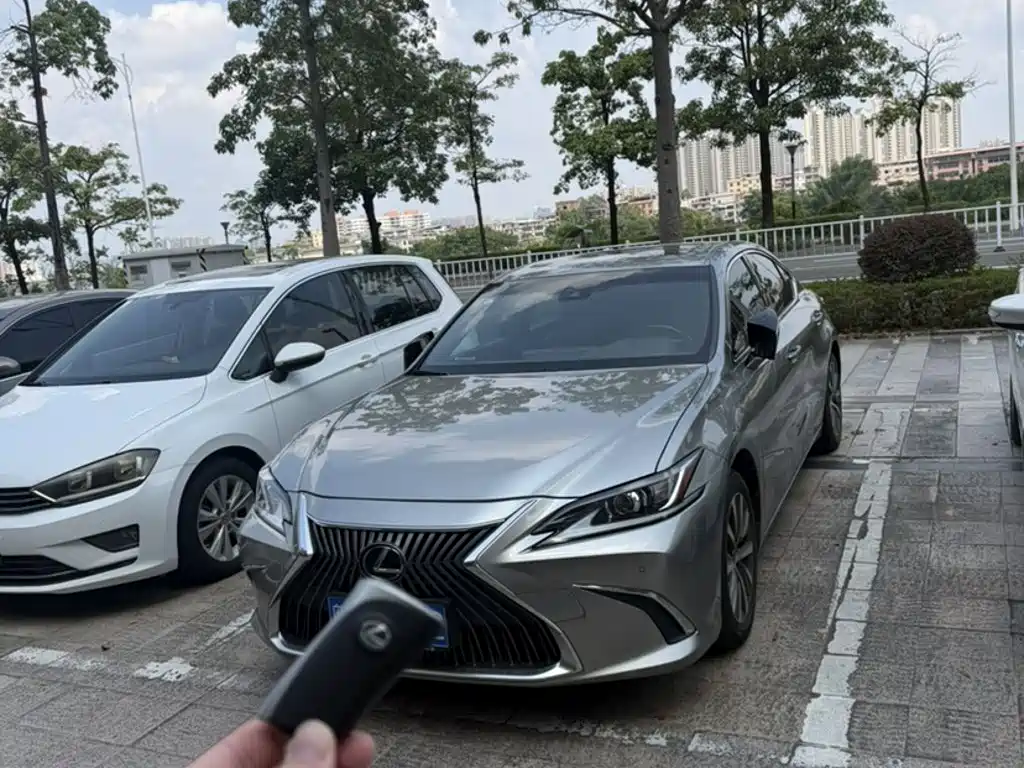 Lexus ES — миниатюра 5
