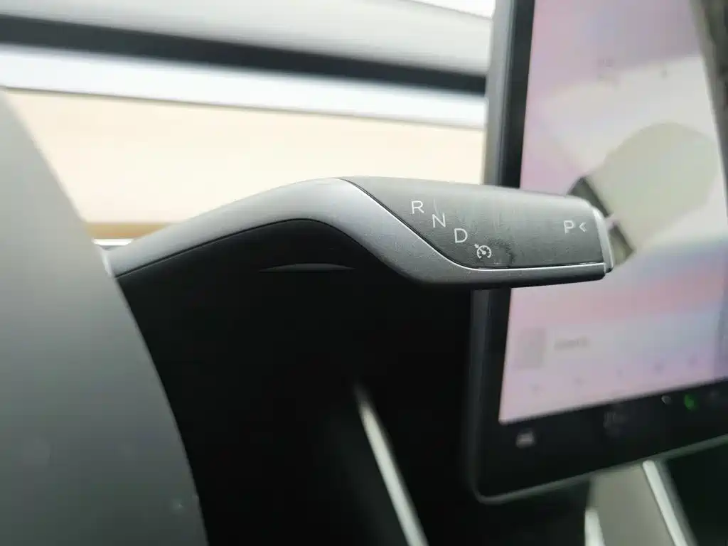 Tesla Model 3 — миниатюра 13