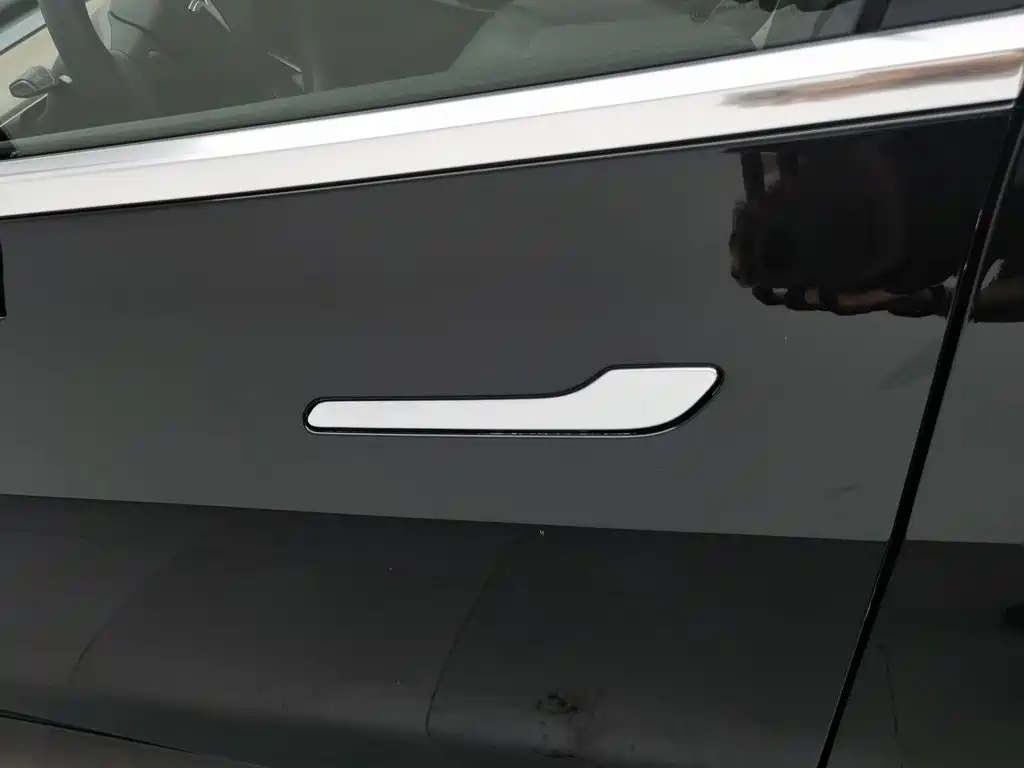 Tesla Model 3 — миниатюра 18