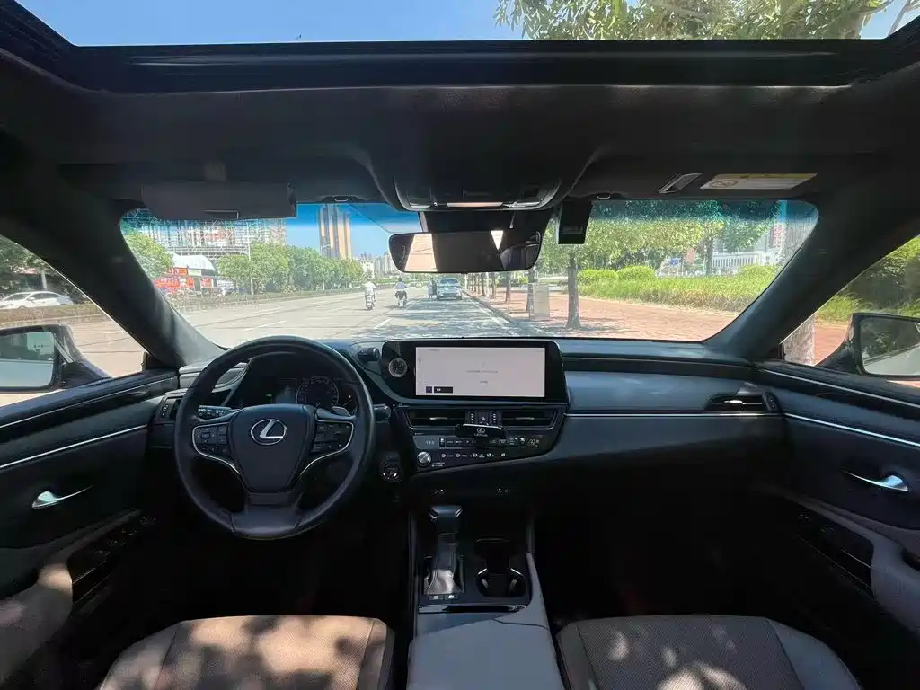 Lexus ES — миниатюра 5