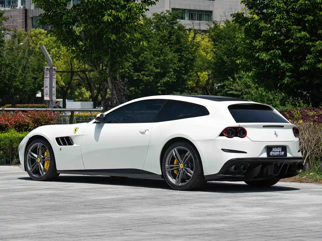 Ferrari GTC4Lusso 2016 6.3L V12