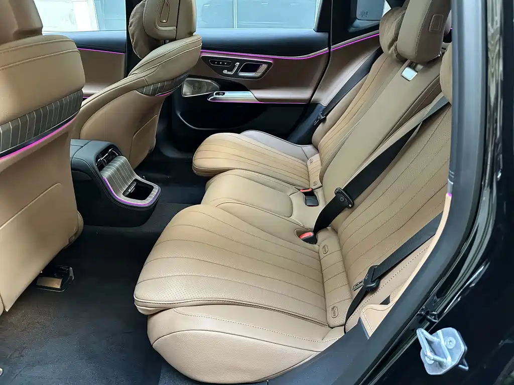 Mercedes-Benz E-Class — миниатюра 13