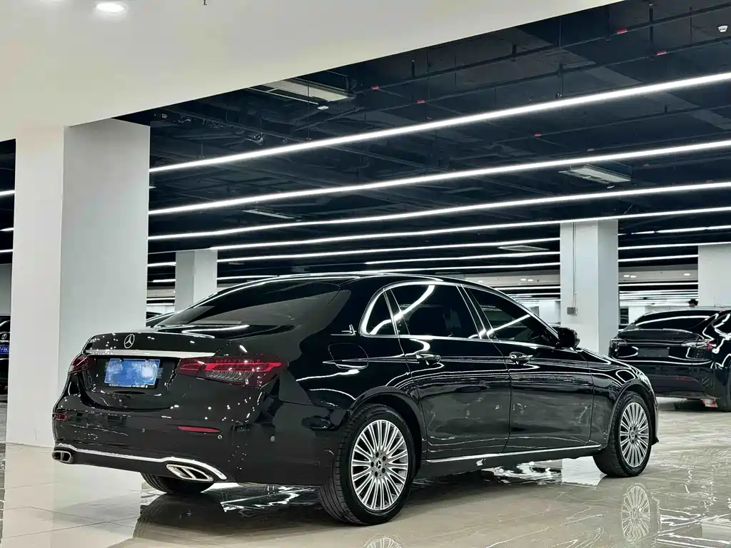 Mercedes-Benz E-Class — миниатюра 10