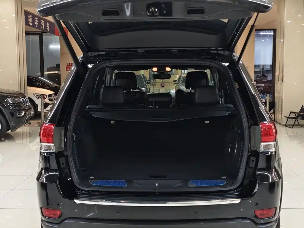 Jeep Grand Cherokee (Import) — миниатюра 17
