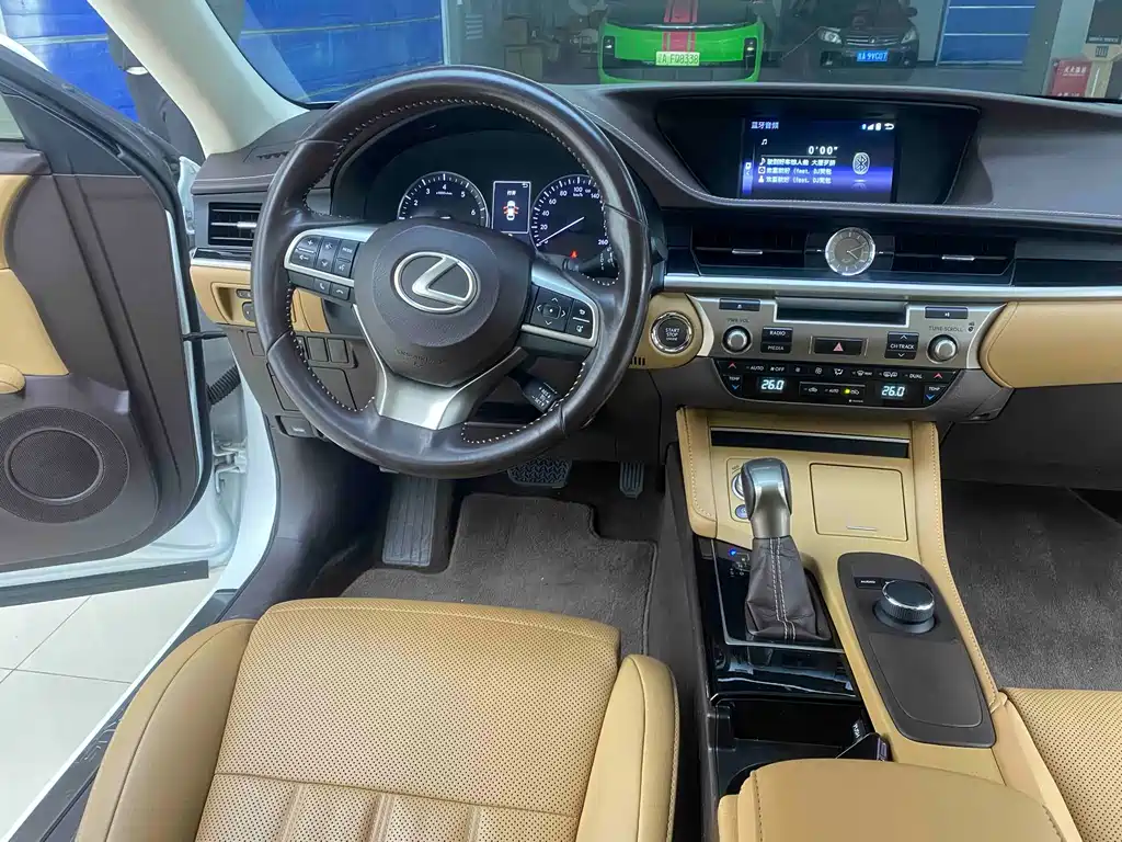 LEXUS ES