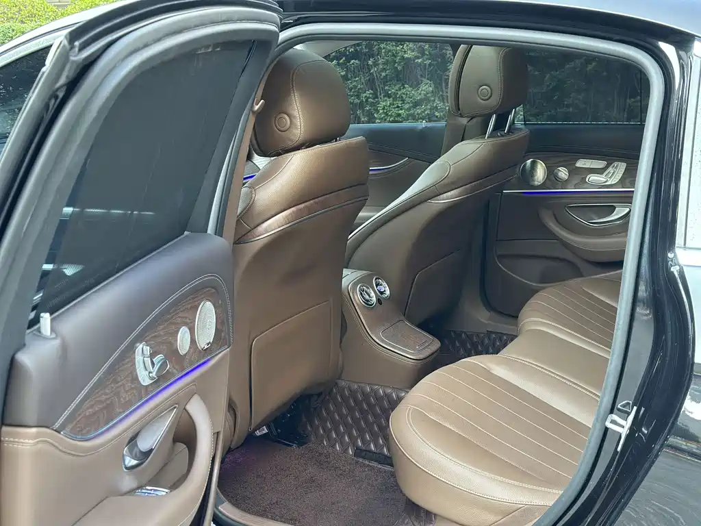 Mercedes-Benz E-Class — миниатюра 5