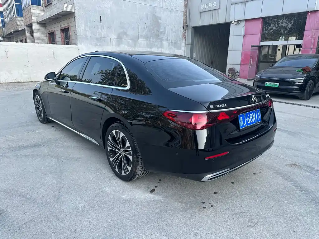 Mercedes-Benz E-Class — миниатюра 6