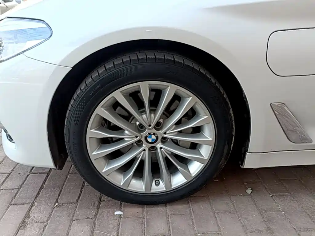 BMW 5 Series New Energy — миниатюра 23