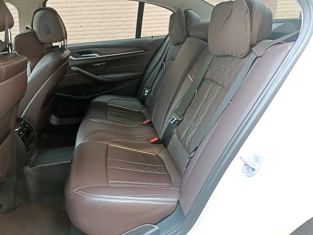 BMW 5 Series New Energy — миниатюра 17