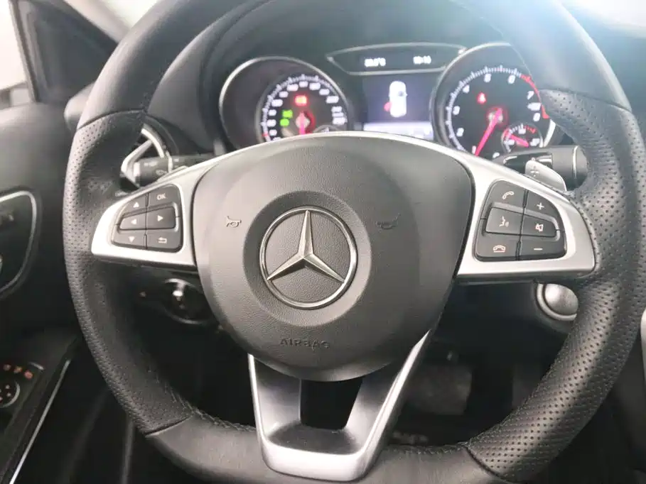 Mercedes-Benz GLA — миниатюра 6