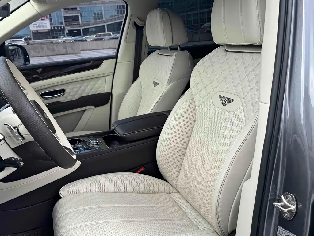 BENTLEY TIMYUE PLUG IN HYBRID