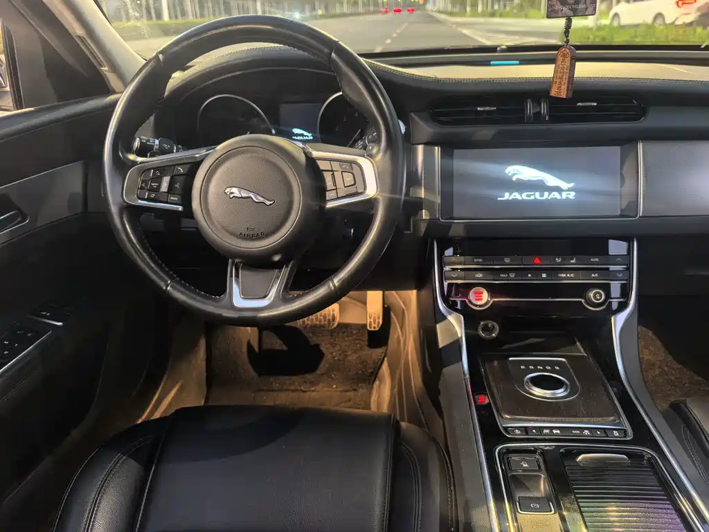 Jaguar XFL — миниатюра 14